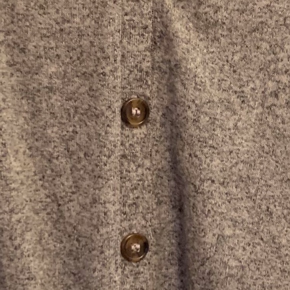 Button down, high low long sleeve with cute knot - Picture 4 of 4